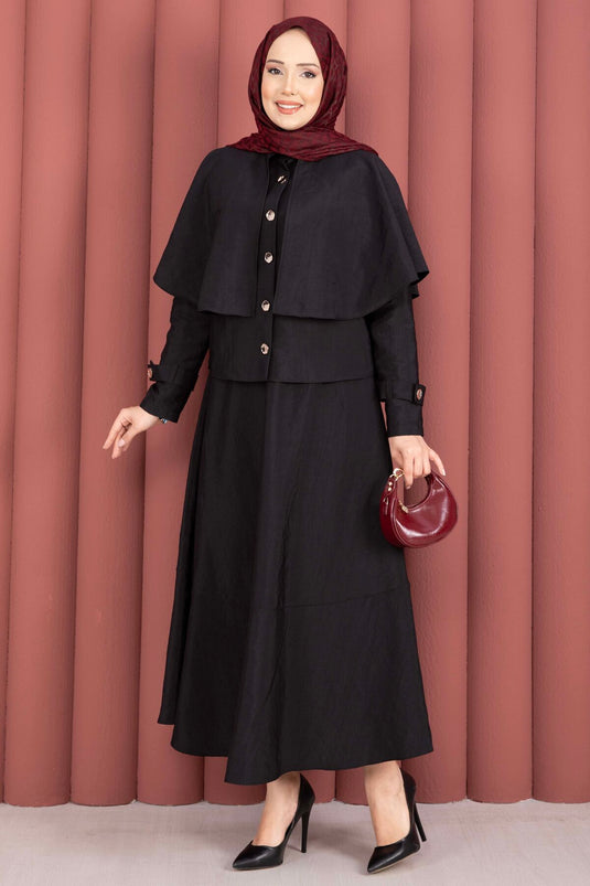 Conjunto de dos piezas con falda y hombreras con capa en negro