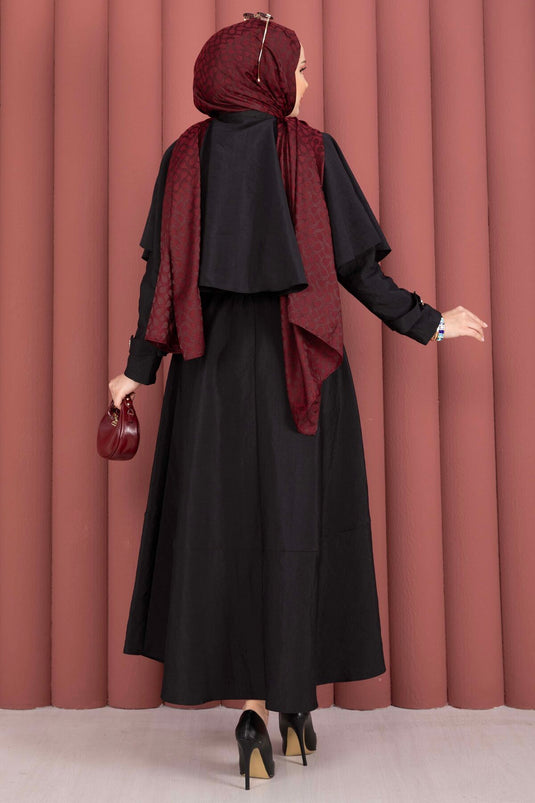 Conjunto de dos piezas con falda y hombreras con capa en negro