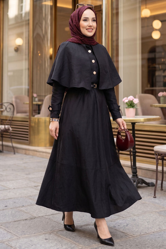 Conjunto de dos piezas con falda y hombreras con capa en negro