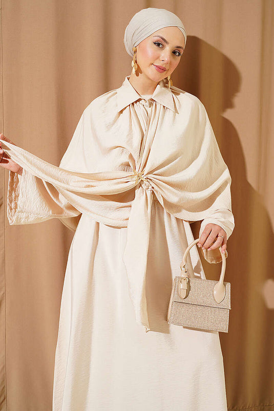 Ensemble triple avec jupe à pèlerine beige