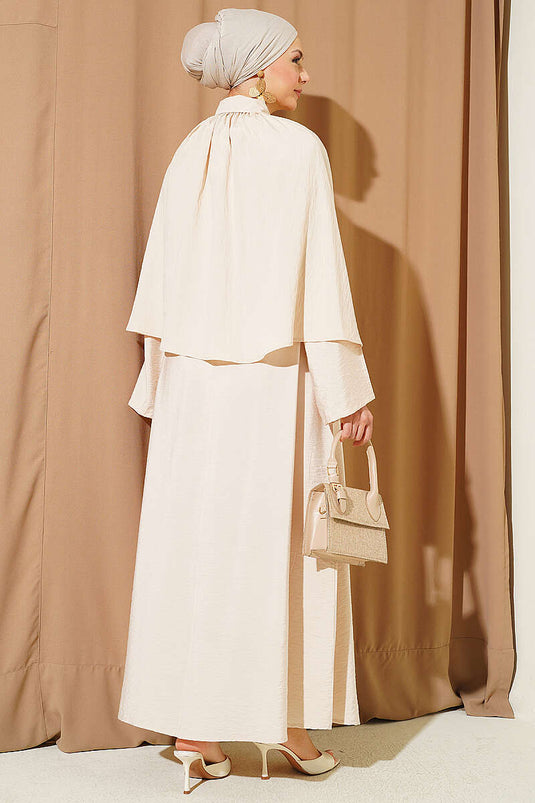 Ensemble triple avec jupe à pèlerine beige
