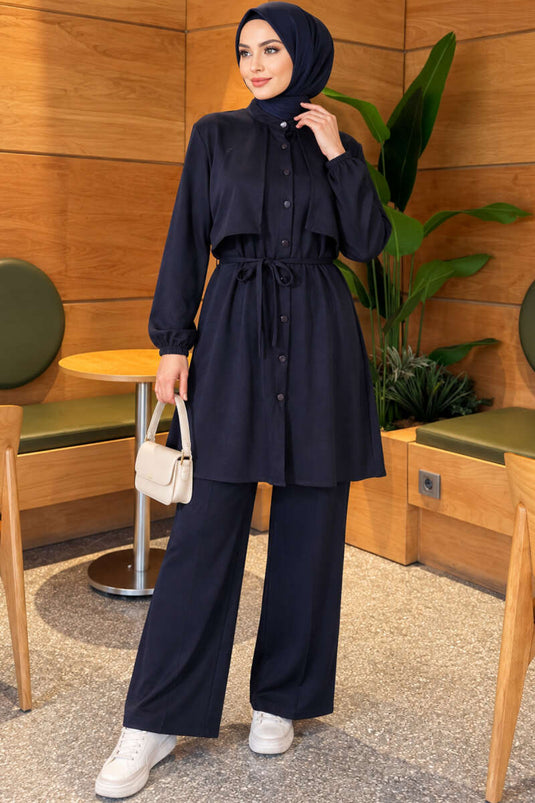 Ensemble Double Bleu Marine Avec Cape Et Détail À Nouer