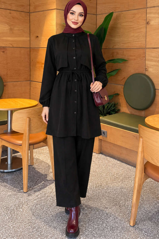 Ensemble Double Noir Avec Cape À Détails De Lien Et Accents À La Corde