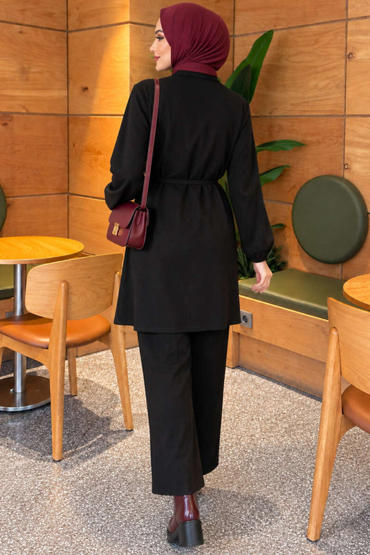 Ensemble Double Noir Avec Cape À Détails De Lien Et Accents À La Corde