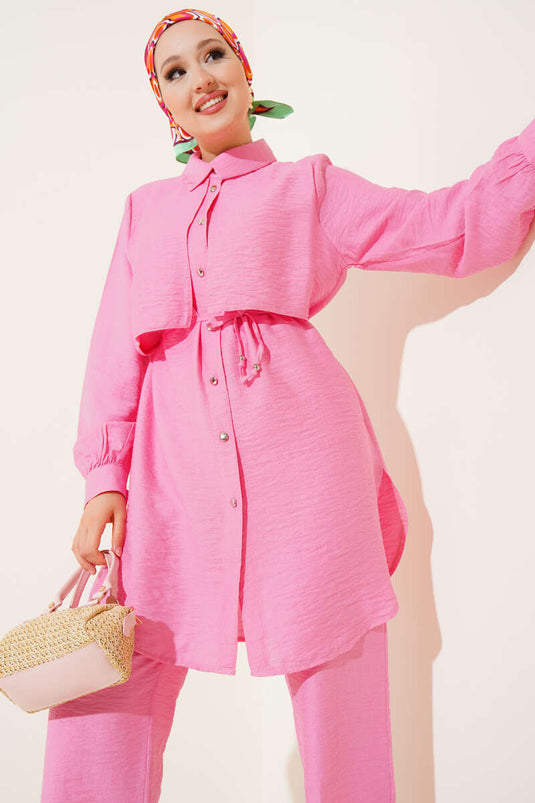 Costume deux pièces rose avec cape et lien en corde