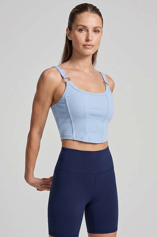 Crop bleu avec anneaux et détails de perles