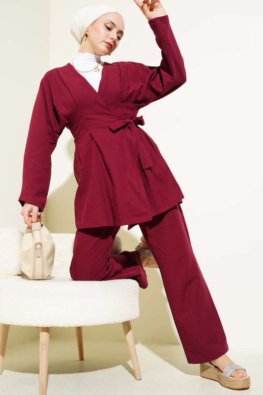 Costume deux pièces en lin à pinces et noué rouge bordeaux