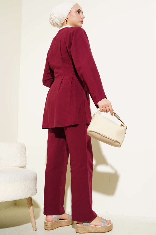 Costume deux pièces en lin à pinces et noué rouge bordeaux