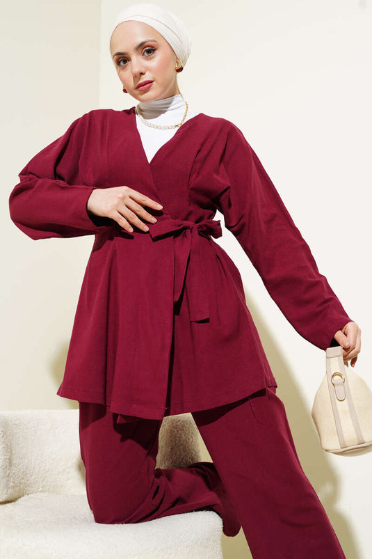 Costume deux pièces en lin à pinces et noué rouge bordeaux