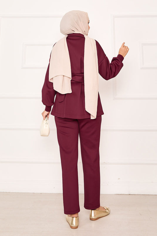 بدلة مكونة من قطعتين بسحاب وتفاصيل مطوية باللون العنابي