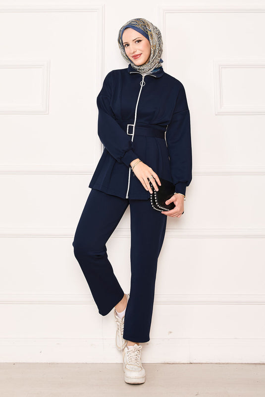 بدلة مكونة من قطعتين بسحاب وتفاصيل مطوية باللون الأزرق الداكن