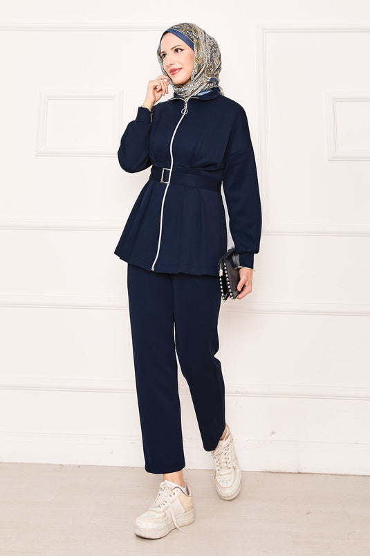 بدلة مكونة من قطعتين بسحاب وتفاصيل مطوية باللون الأزرق الداكن