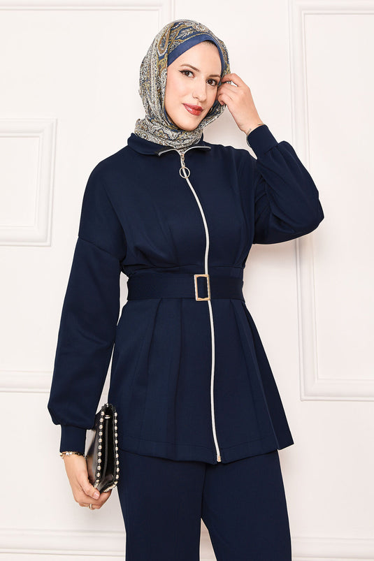 بدلة مكونة من قطعتين بسحاب وتفاصيل مطوية باللون الأزرق الداكن