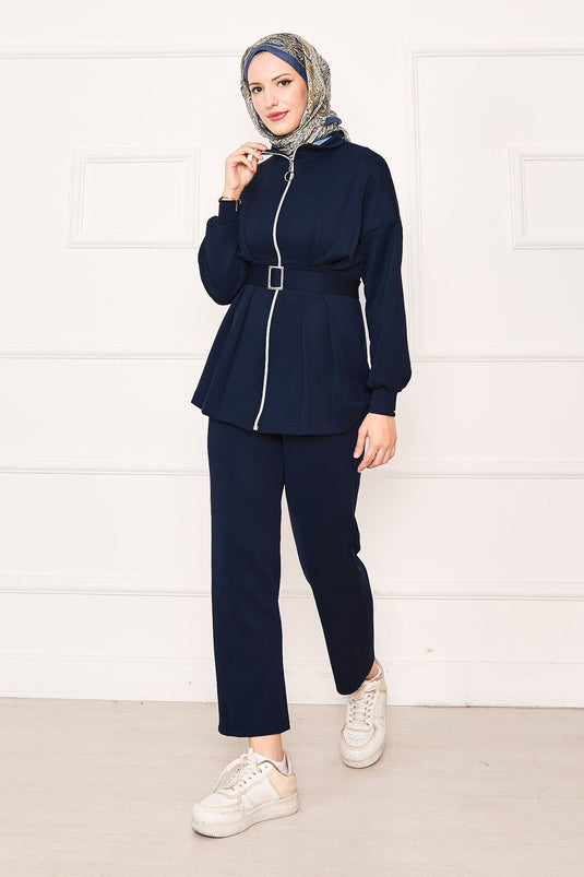 بدلة مكونة من قطعتين بسحاب وتفاصيل مطوية باللون الأزرق الداكن