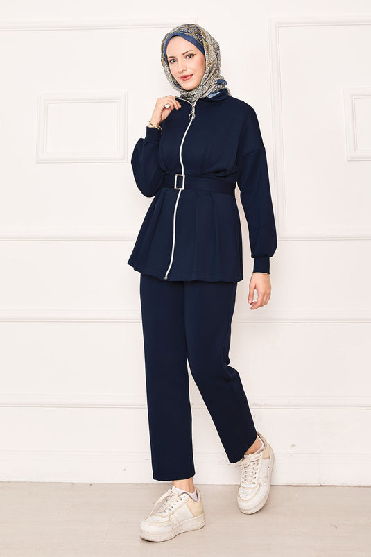 بدلة مكونة من قطعتين بسحاب وتفاصيل مطوية باللون الأزرق الداكن