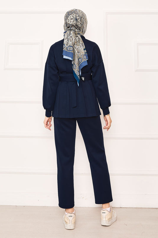 بدلة مكونة من قطعتين بسحاب وتفاصيل مطوية باللون الأزرق الداكن