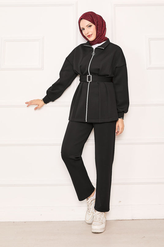 Costume deux pièces noir à fermeture éclair et détails plissés