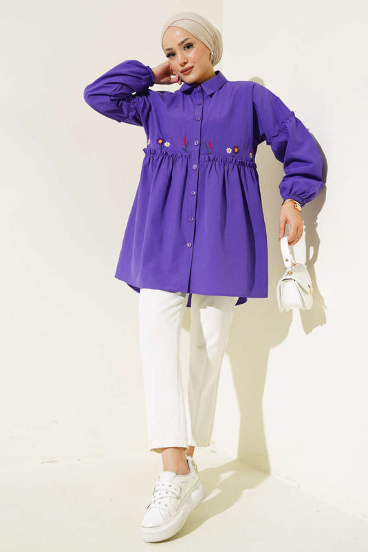 قميص مطوي مطرز بالزهور باللون الأرجواني