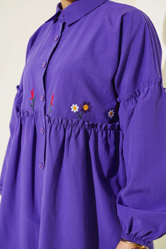 قميص مطوي مطرز بالزهور باللون الأرجواني