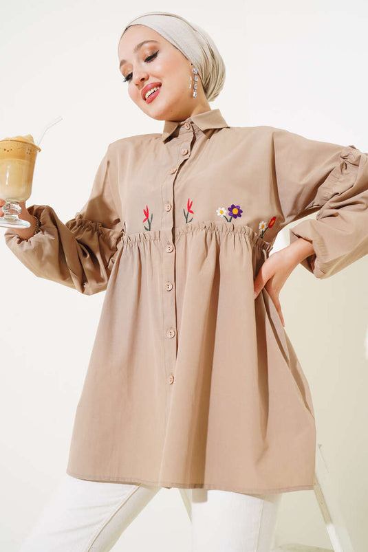 قميص مطوي ومطرز بالزهور حليب القهوة