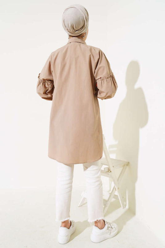 Plisseret blomsterbroderet skjorte mælkekaffe