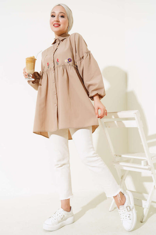 قميص مطوي ومطرز بالزهور حليب القهوة