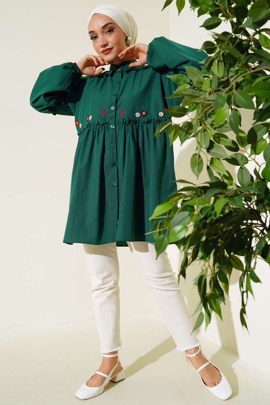 Chemise plissée brodée de fleurs émeraude