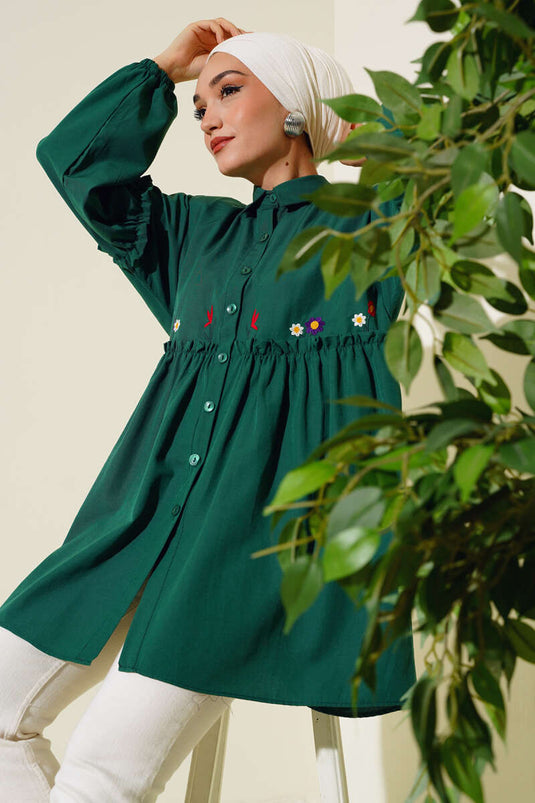 Chemise plissée brodée de fleurs émeraude