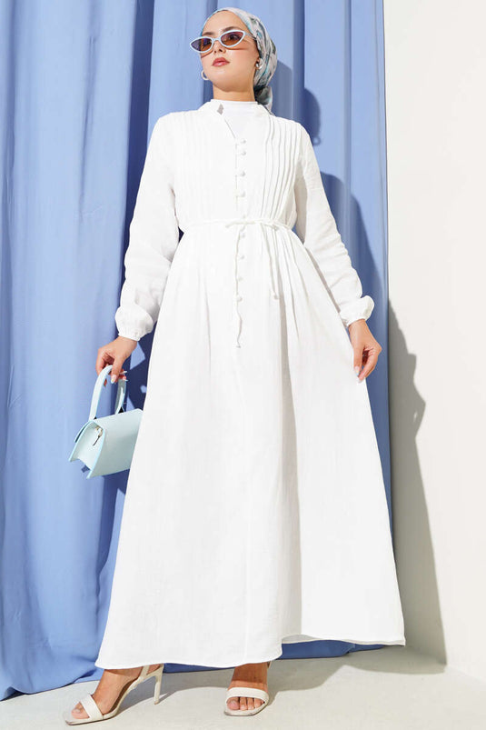 Robe plissée à boutons blancs