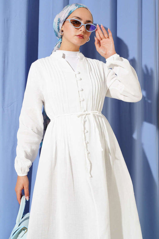Robe plissée à boutons blancs