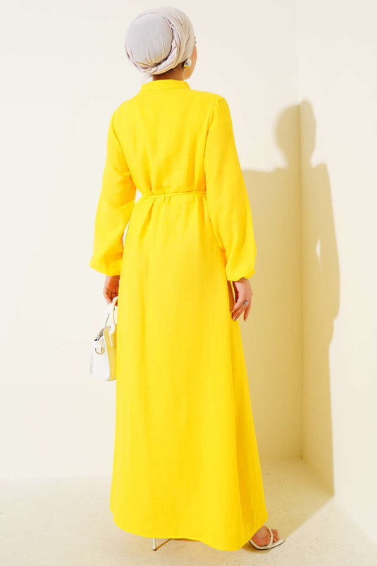 Abito plissettato con bottoni e dettagli gialli
