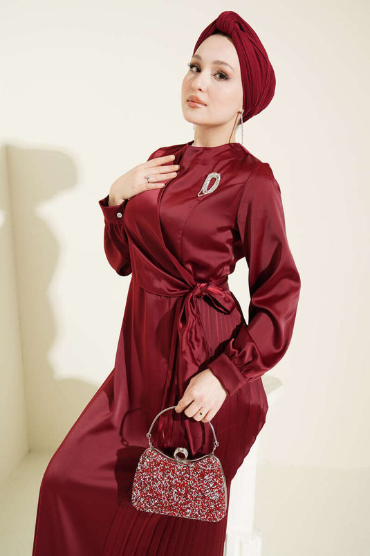 Robe de soirée en satin plissée avec lien latéral bordeaux
