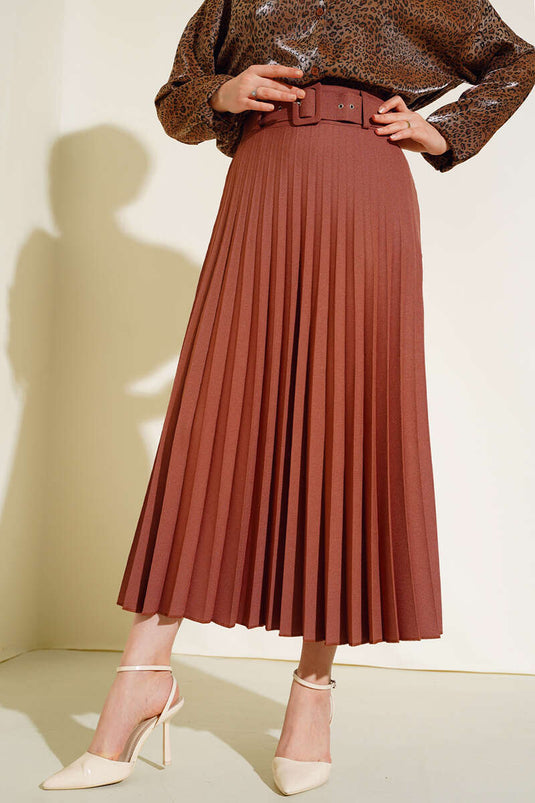 تنورة بحزام مع البلاط التفاصيل الطية