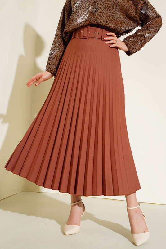 تنورة بحزام مع البلاط التفاصيل الطية