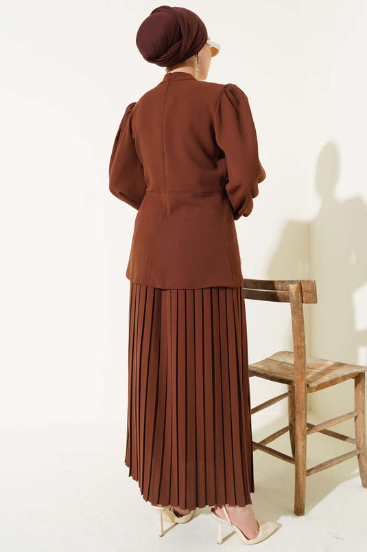 Geplooide rok tuniek tweedelige set bruin