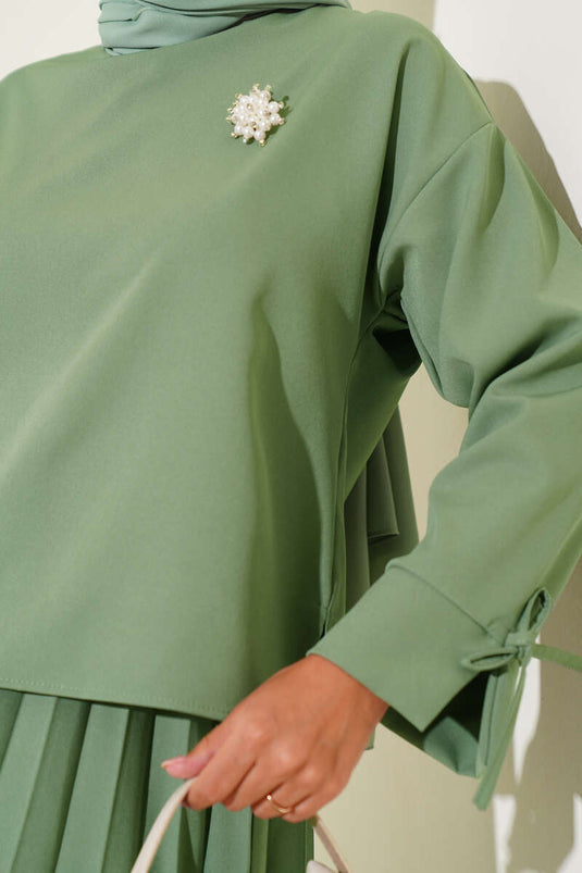 Tailleur jupe double plissée longueur cheville, vert amande