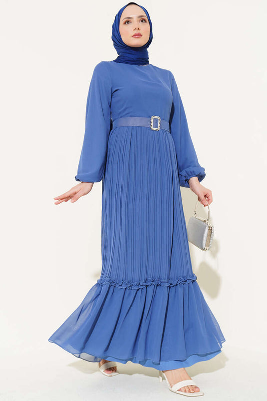 Plissiertes Chiffonkleid mit Rüschen und Gürtel Indigo