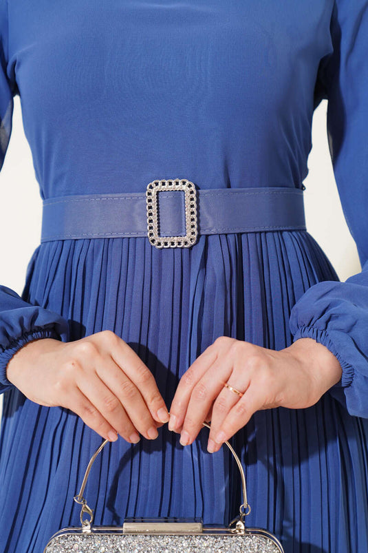 Plissiertes Chiffonkleid mit Rüschen und Gürtel Indigo