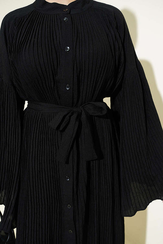 Plissiertes Kleid mit spanischen Ärmeln und Gürtel Schwarz