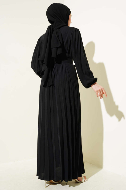 Schwarzes, plissiertes Ayrobin-Kleid mit Gürtel