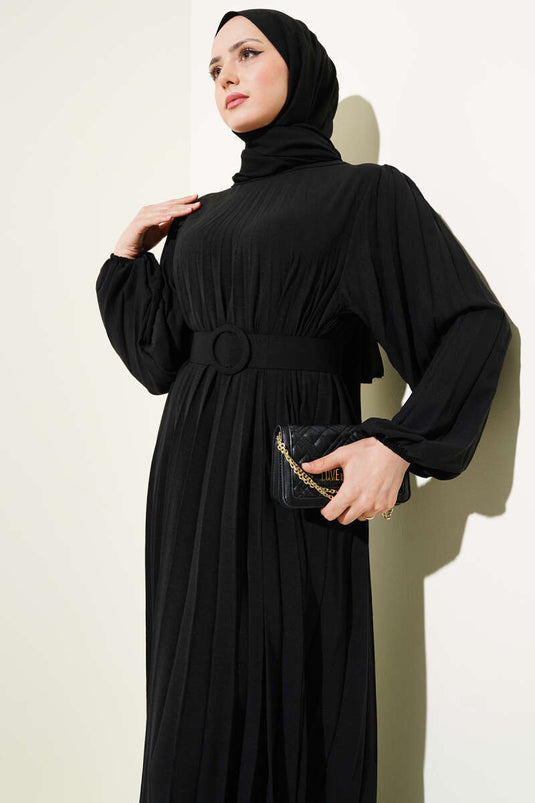 Schwarzes, plissiertes Ayrobin-Kleid mit Gürtel