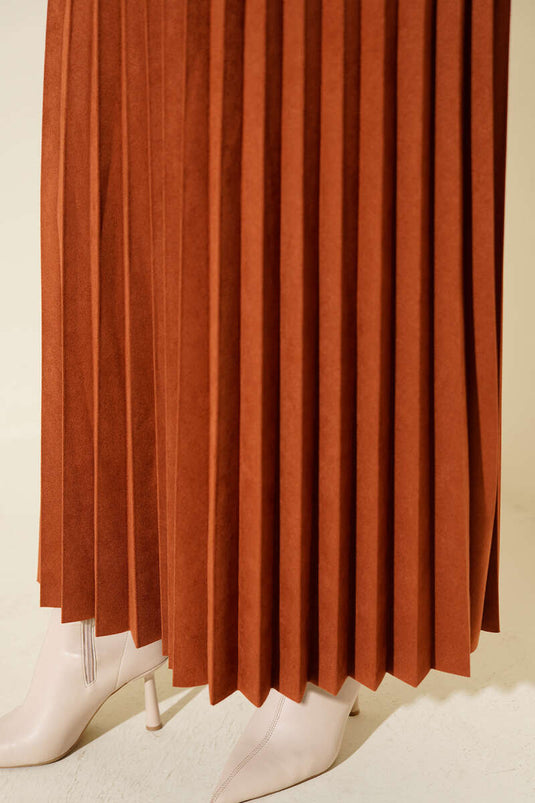 Jupe plissée en daim couleur terre cuite