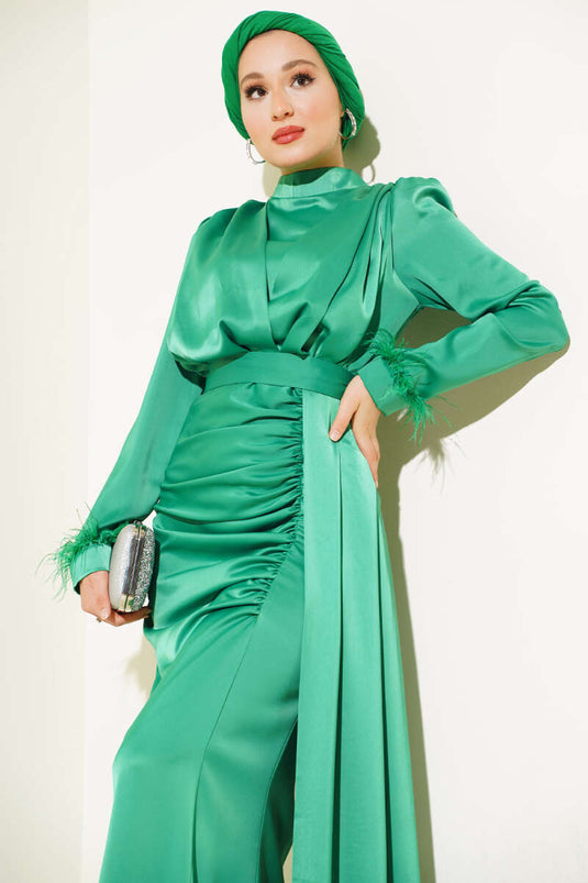 Plissiertes Kleid mit Federmanschetten Grün
