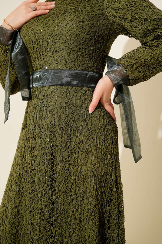 Funkelndes Pailletten-Abendkleid in Khaki