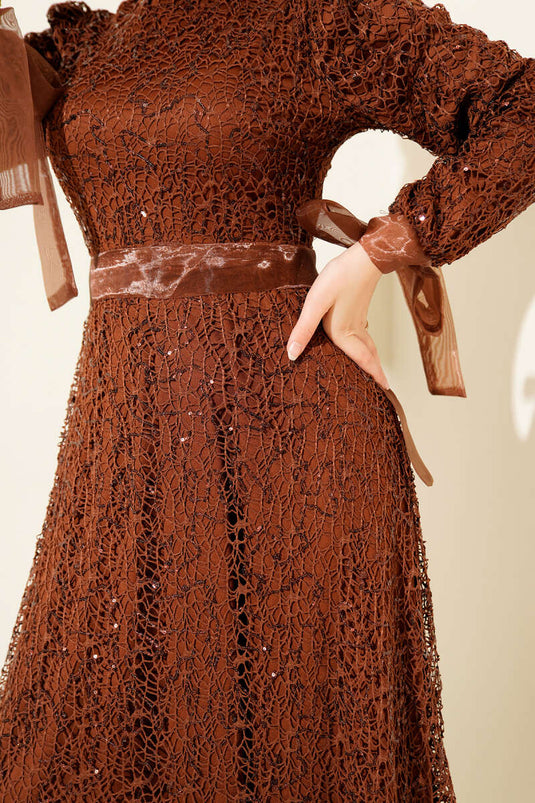 Funkelndes Pailletten-Abendkleid in Braun