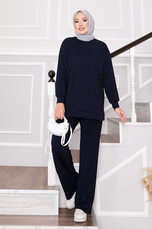 بدلة لامعة من قطعتين برقبة دائرية باللون الأزرق الداكن