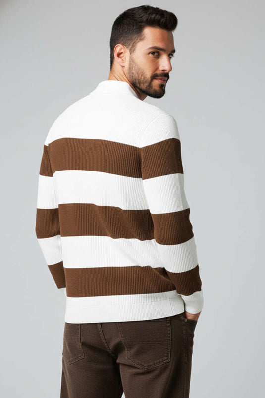 كنزة بولو رجالية مفتوحة الياقة، لون أبيض وبني