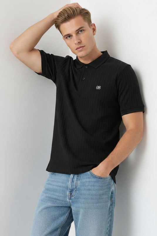 T-shirt homme noir à col polo avec détail d'écusson