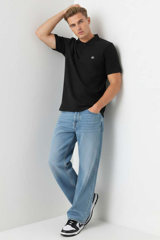 T-shirt homme noir à col polo avec détail d'écusson