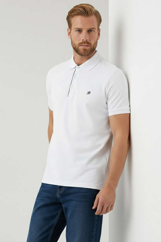 T-shirt homme blanc à col polo avec écusson